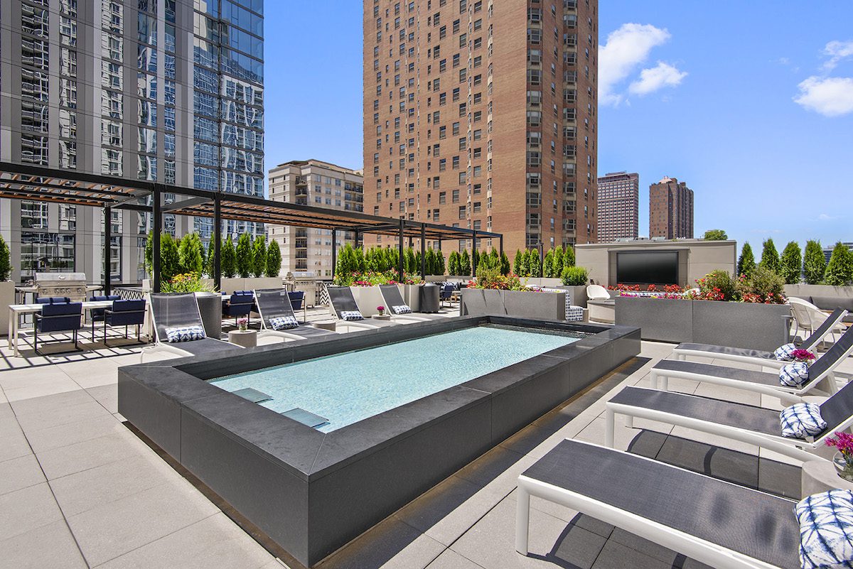 One East Delaware - Luxury Apartments & Rentals in Chicago | Luxury Living